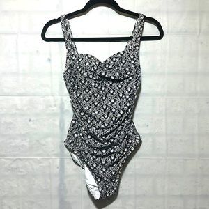 Bond-Eye Australia one piece Swimsuit us 4